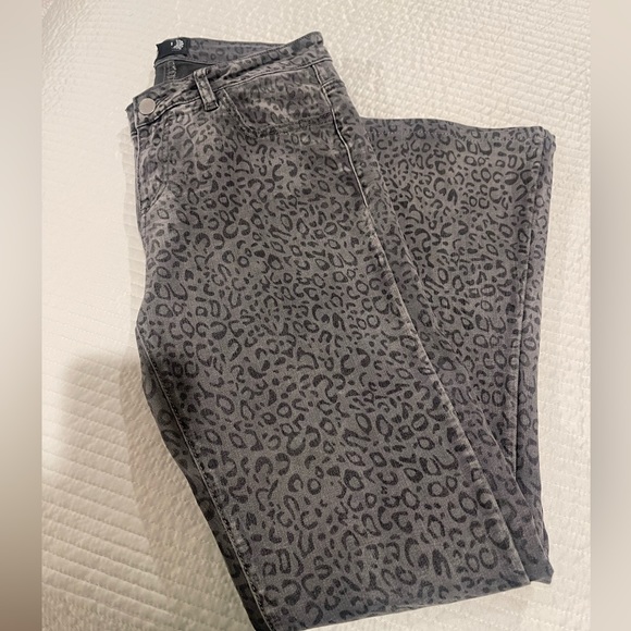 AZI leopard jeans - Picture 1 of 6